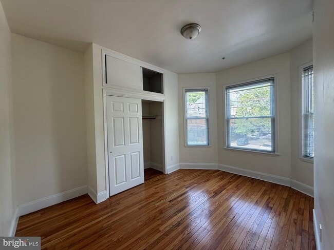 Building Photo - 922 S 49th St