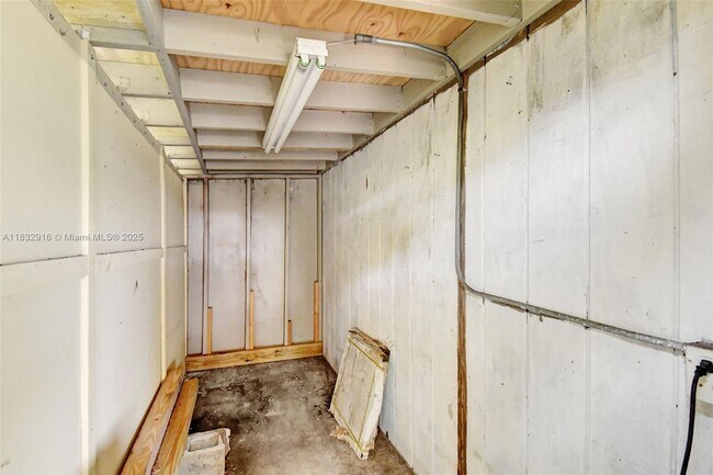Building Photo - 320 NW 51st Ct