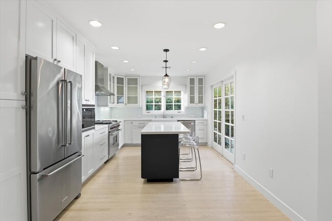 Building Photo - 2156 Linnington Ave