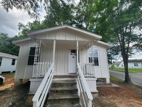 Building Photo - 421 Donald St