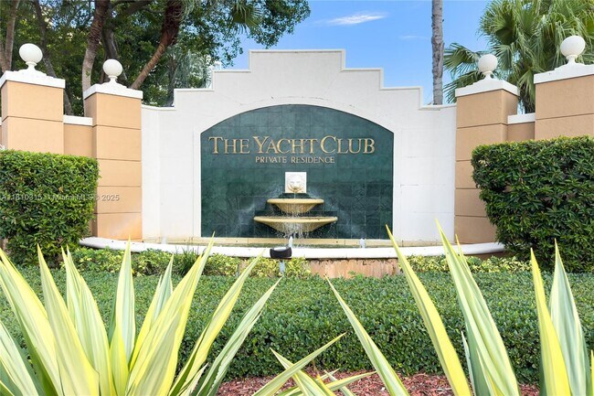 Building Photo - 19901 E Country Club Dr