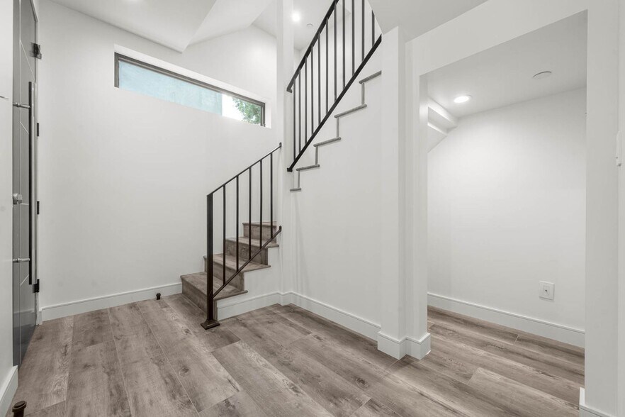 Building Photo - 1920-1922 S Sherbourne Dr