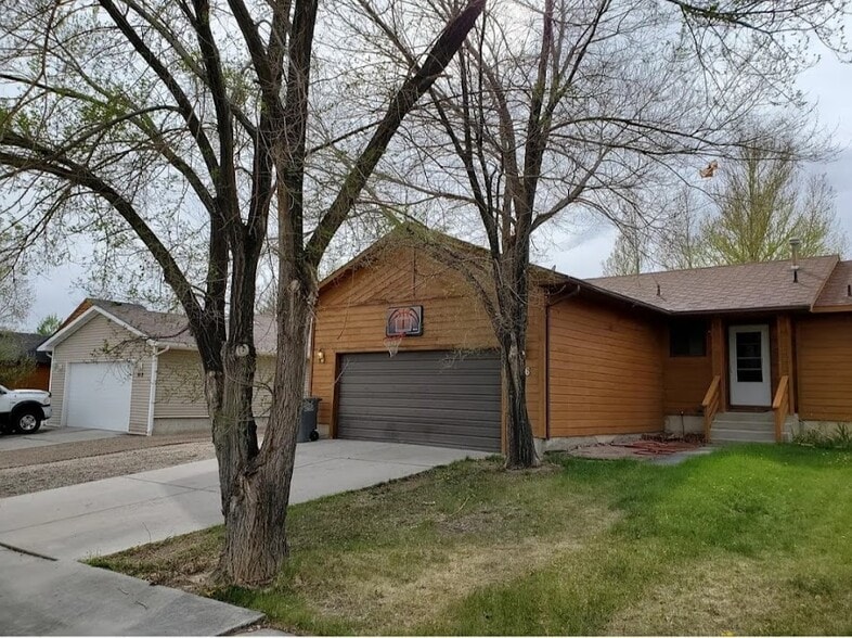Primary Photo - 816 Burr Dr