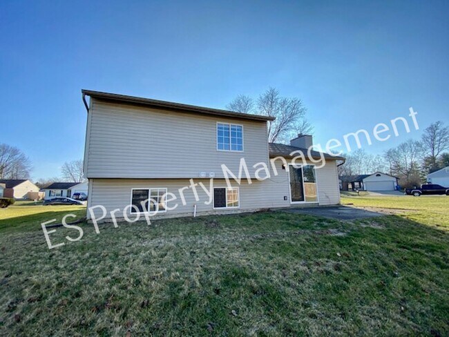 Building Photo - Stunning 4 Bedroom 2 Bathroom Tri-Level Ho...