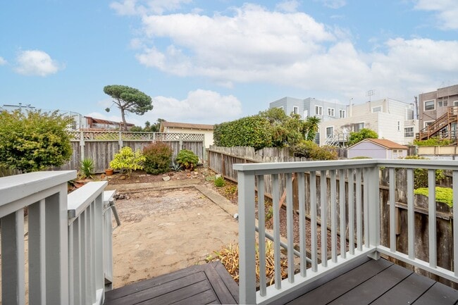 Building Photo - Charming Sunset Home with Hardwood Floors ...
