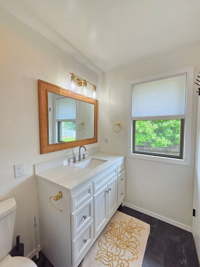 Building Photo - $3,050 - 4 Bed / 2.5 Bath Beautiful Home in Upper South Hill