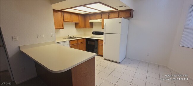 Building Photo - 1208 Observation Dr