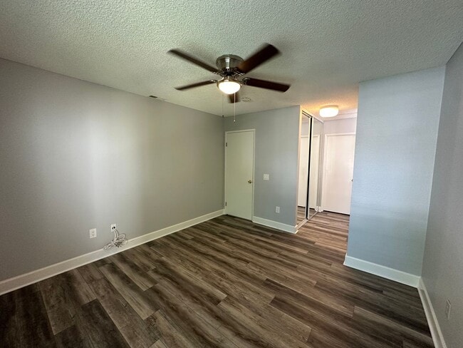 Building Photo - Embrace Luxury and Style in this Stunning ...
