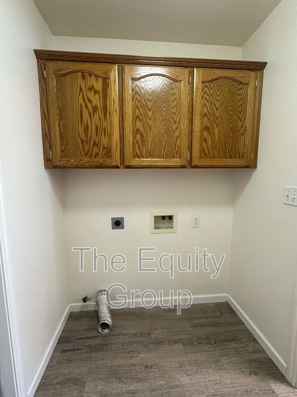Building Photo - 2322 E Beech Ct