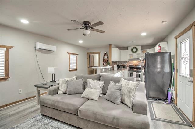 Building Photo - 179 Oak St