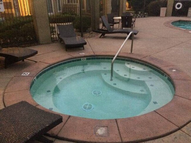 Building Photo - AWESOME 2-BEDROOM CONDO INCL. GARAGE, SWIM...