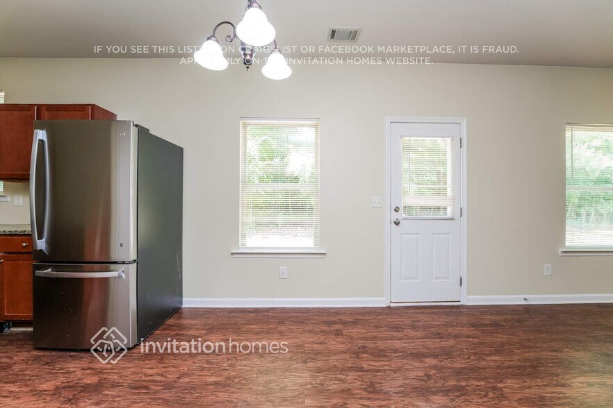 Building Photo - 3447 Rosebud Park Dr