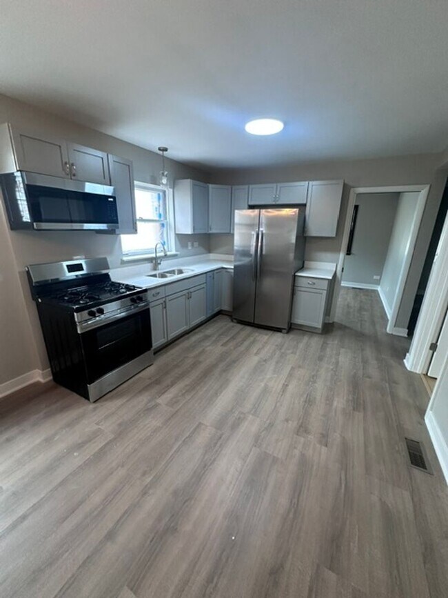 Building Photo - 60 Kolin