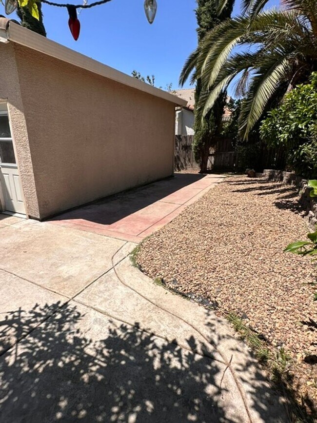 Building Photo - 5663 Lolet Way