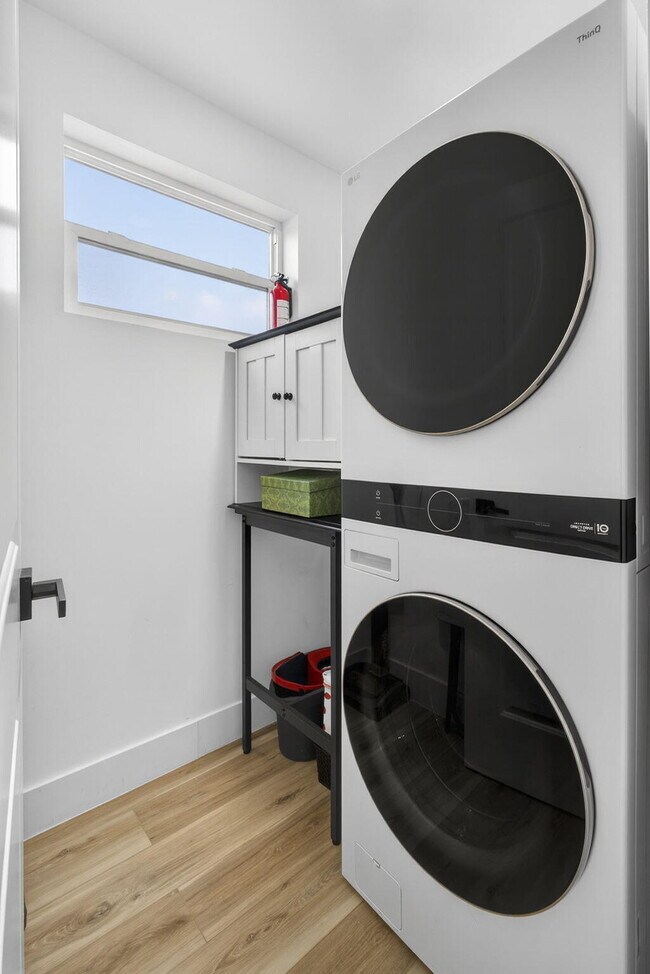 Building Photo - 701 37th St