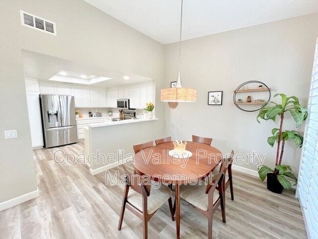 Building Photo - 55544 Laurel Valley