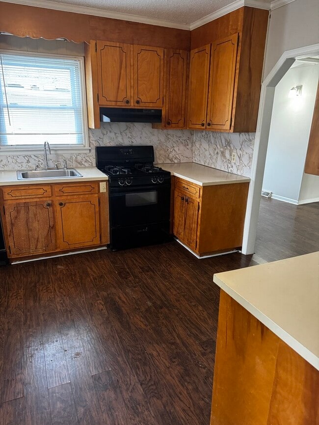 Building Photo - 512 S Zion St