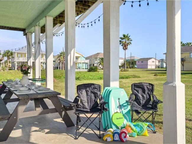 Building Photo - 986 Bahama Ln