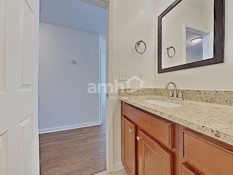 Building Photo - 316 Ridgewood Trail