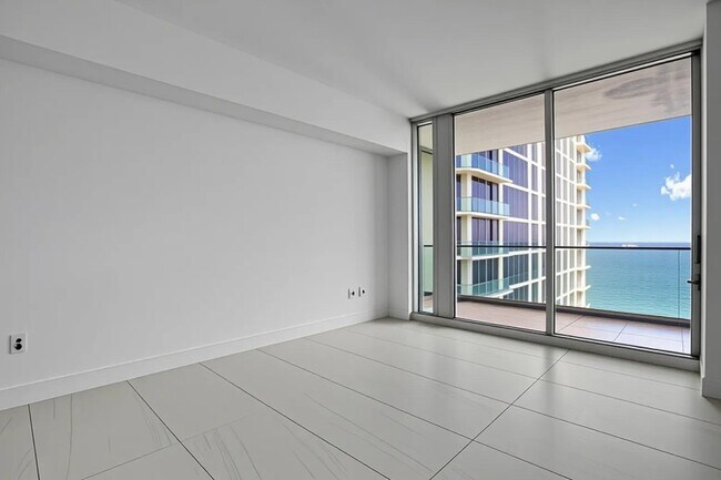 Building Photo - 153 N Seabreeze Blvd