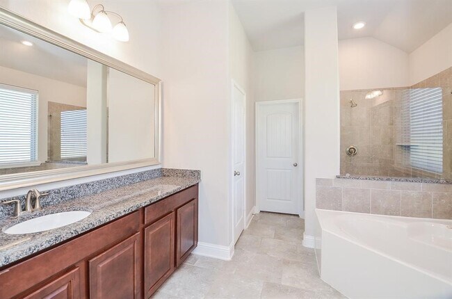 Building Photo - 19202 Presa Canyon Dr