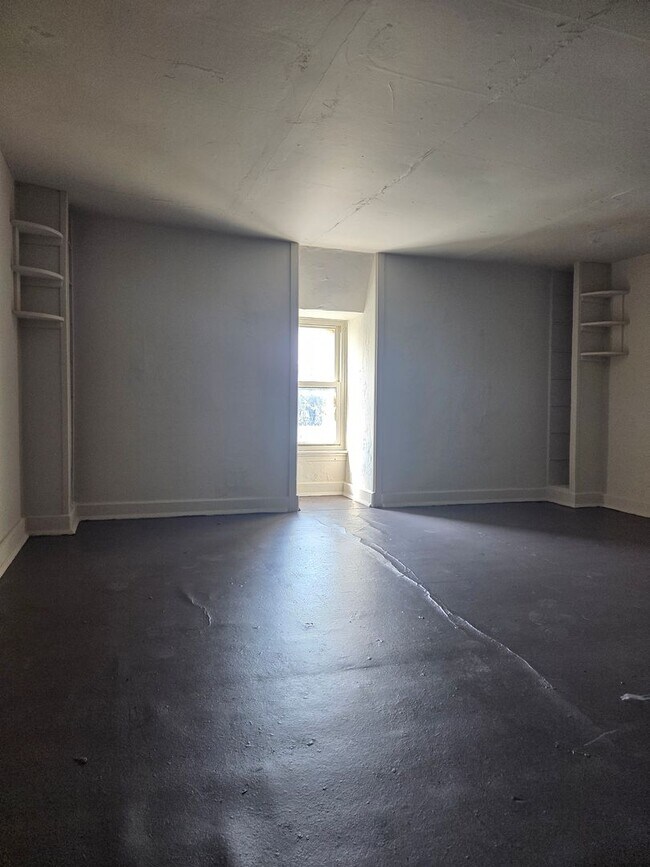 Building Photo - 459 Walnut St