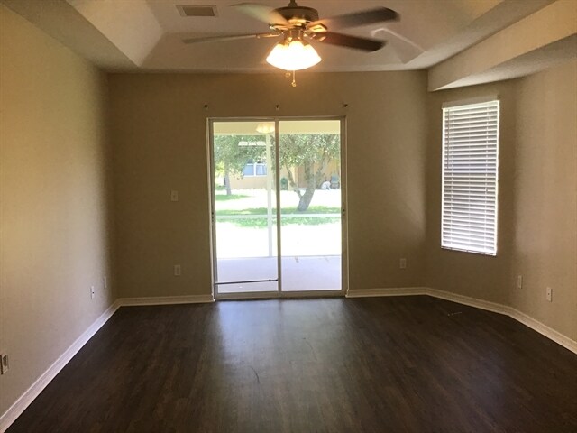 Building Photo - 5731 NW Zenith Dr