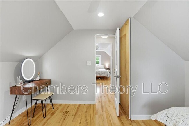 Building Photo - 7126 Roosevelt Ave