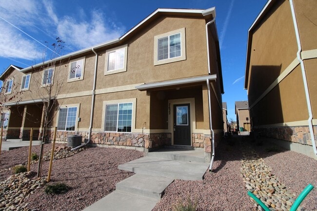 Building Photo - Brand New Townhome