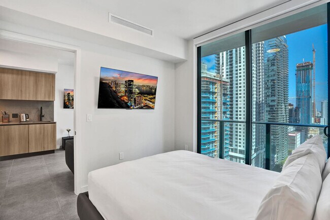 Building Photo - 121 NE 5th St