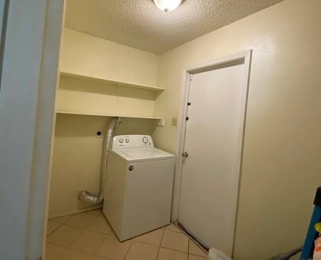 Building Photo - 12302 Double Tree Ln