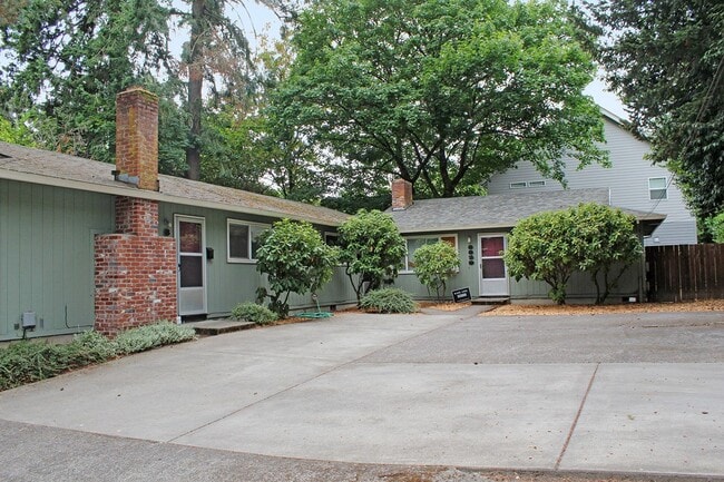 Building Photo - 8829-8833-8833 SE 16th Ave