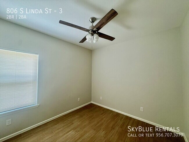 Building Photo - 806 S Linda St