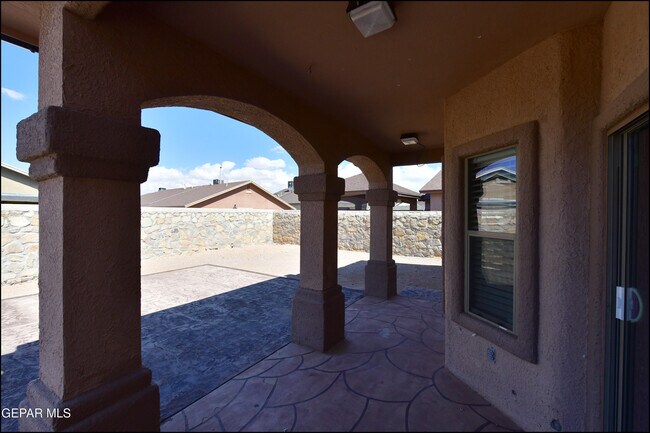 Building Photo - 3257 Sunset Point Dr