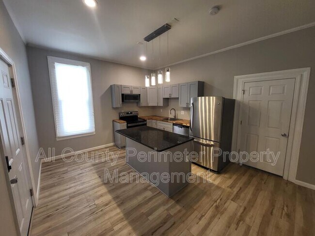 Building Photo - 1249 Duncan Ave