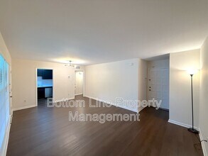 Building Photo - 4605 Coronado Dr