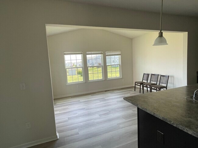 Building Photo - 1164 Trovillo Dr