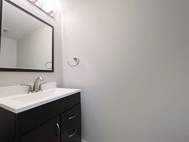 Building Photo - 1801 Stoney Brook Dr