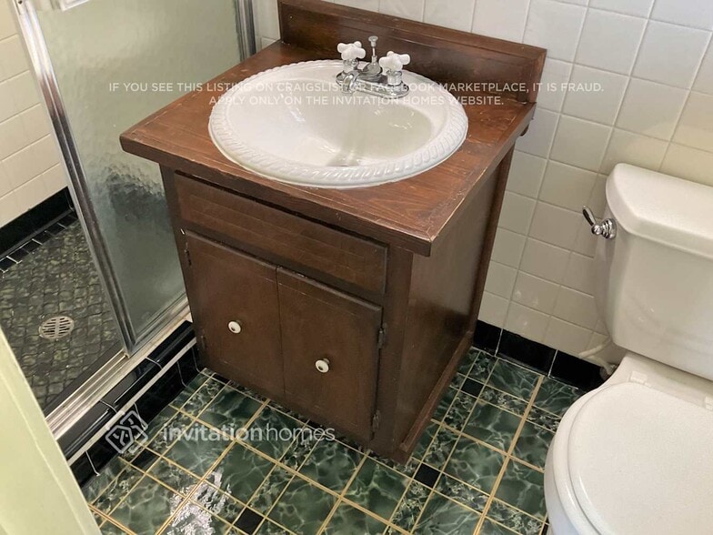 Building Photo - 2395 Springdale Dr