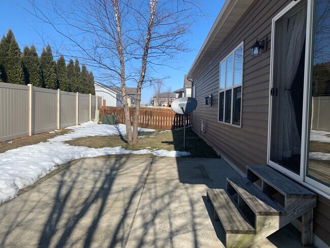 Building Photo - 238 Wind Stone Dr