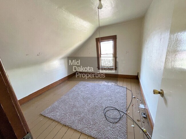 Building Photo - 403 S 1st- 3 bedroom house in Parkston