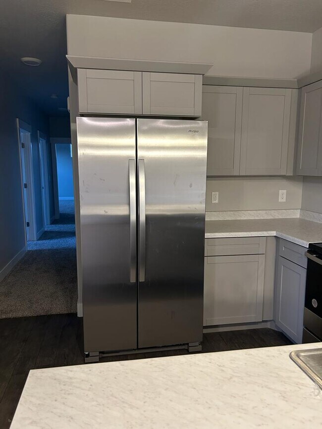 Building Photo - 938 W Coral Charm Way