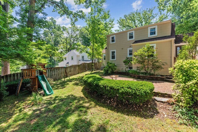 Building Photo - Spacious 4BR Cape Cod in Prime Bethesda Location - AVAILABLE NOW!