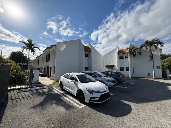 Building Photo - 1990 Brickell Ave