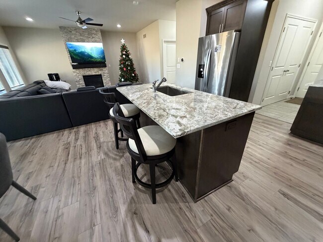 Building Photo - 13776 Grandeur Ave