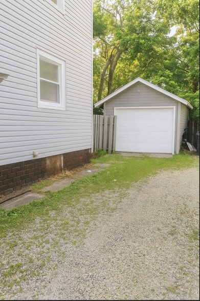 Building Photo - 127 E Emerson St
