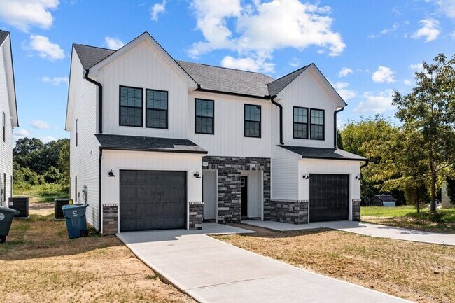 Building Photo - **Discover Unparalleled Luxury in a Prime ...