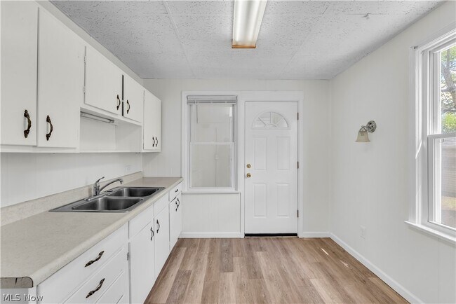 Building Photo - 8505 Jeffries Ave