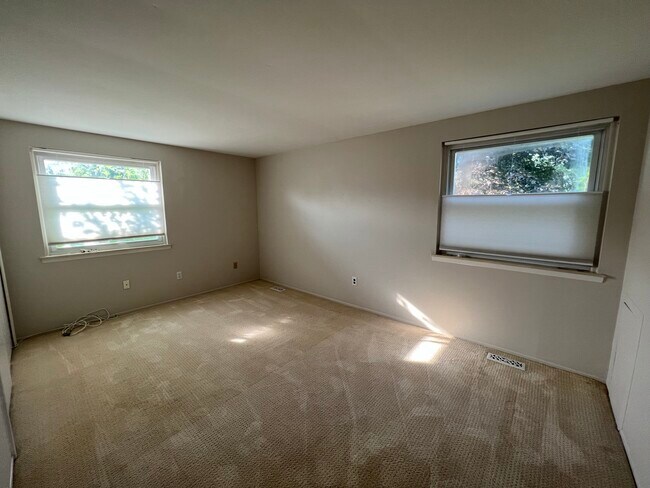 Building Photo - 1891 N Lake Dr