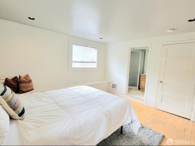 Building Photo - 365 22nd Ave